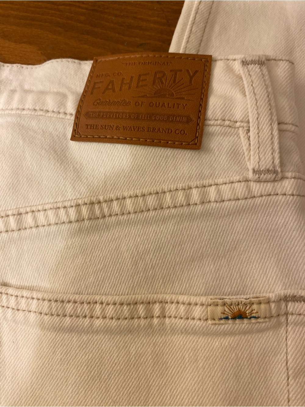 Women’s Faherty White Straight Leg Jeans Sz26 99% Organic Cotton - Picture 4 of 6